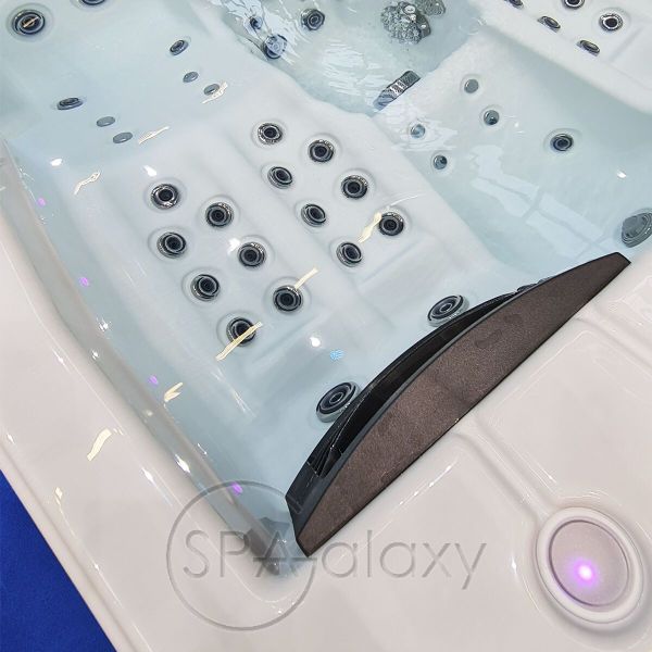 Spa бассейн Whirlcare K Luxury Edition Prestige (Германия), 215×180×84 см