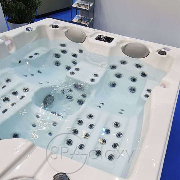 Spa бассейн Whirlcare K Luxury Edition Prestige (Германия), 215×180×84 см