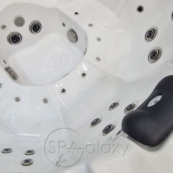 Spa бассейн Whirlcare C-Edition Freedom (Германия), 211×211×89 см