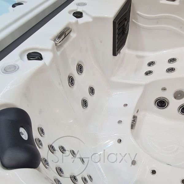 Spa бассейн Whirlcare C-Edition Freedom (Германия), 211×211×89 см