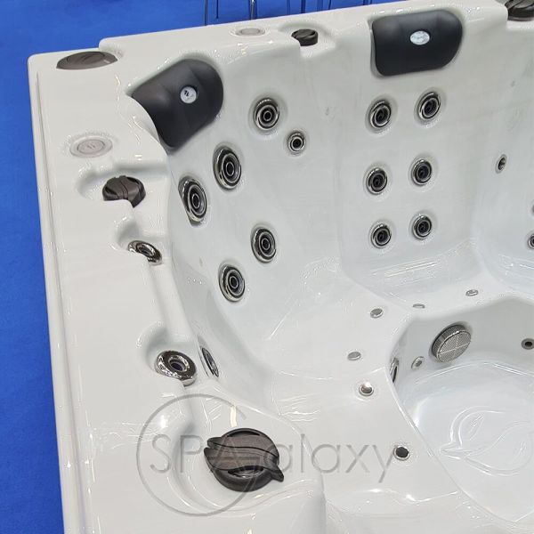 Spa бассейн Whirlcare C-Edition Freedom (Германия), 211×211×89 см