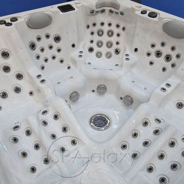 Spa бассейн Whirlcare K-Luxury Edition Champion (Германия), 236×236×92 см