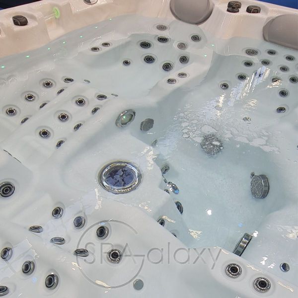 Spa бассейн Whirlcare K-Luxury Edition Champion (Германия), 236×236×92 см