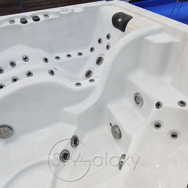 Spa бассейн Whirlcare S-Edition Expression (Германия), 235×235×100 см