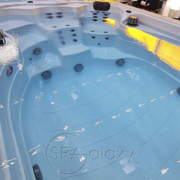 Spa бассейн Whirlcare Swim Spa Edition Family (Германия), 592x232x150 см