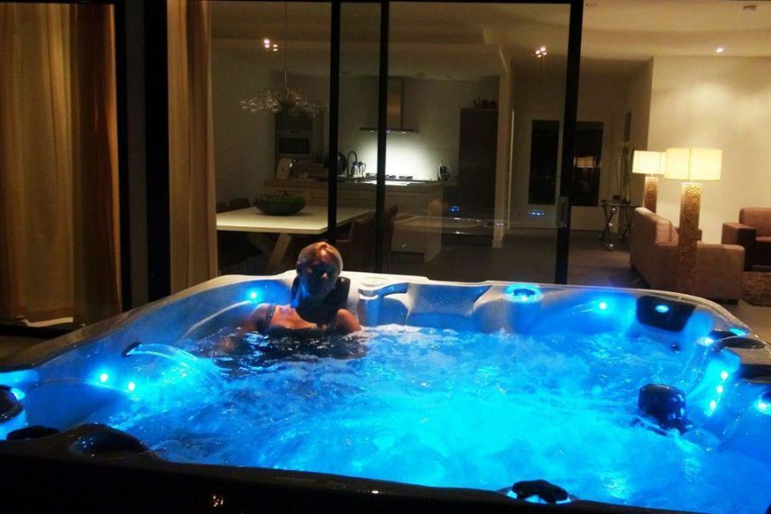 ванна джакузі з підсвічуванням - SPA басейн Passion Spas